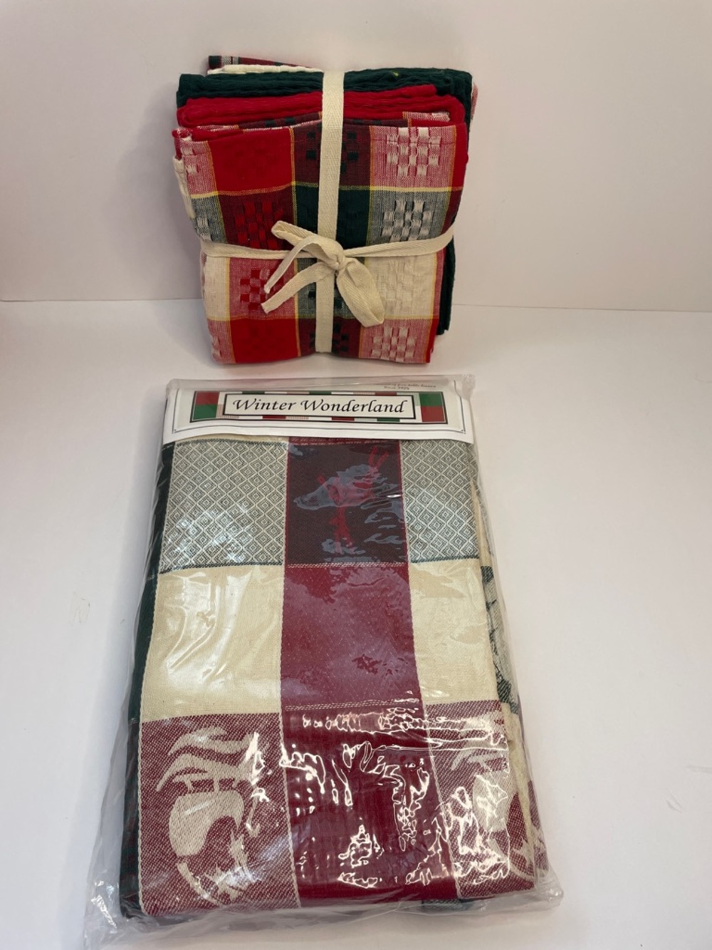 NWT SET OF WONDERLAND Plaid Holiday Kitchen Towels & Tablecloth.